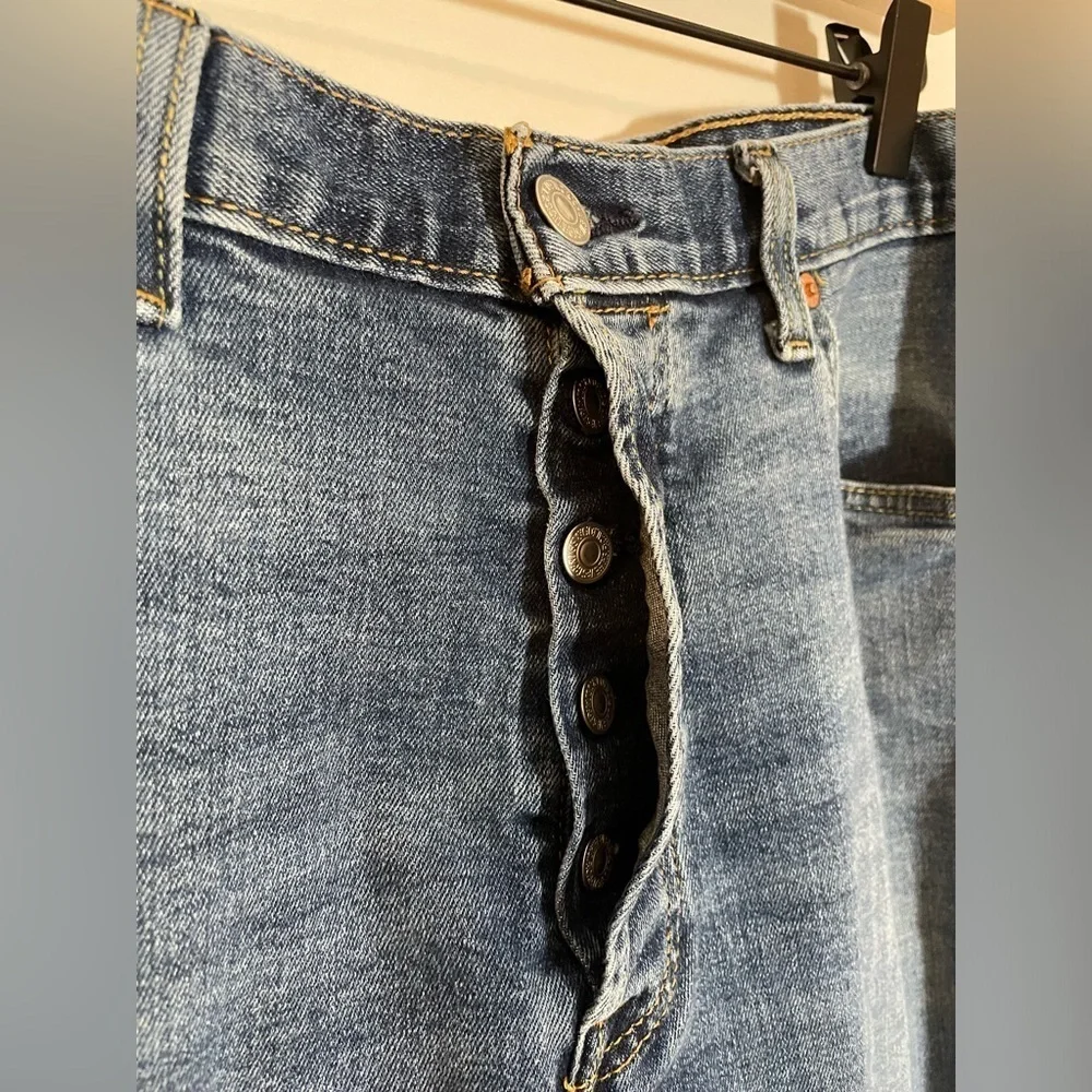 Levi’s Men’s Medium Wash Button Fly Denim Jeans Size W34 L32 EUC